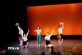 Một trong những tiết mục văn nghệ sôi động tại Ngày Việt Nam 2025 ở thủ đô Wellington của New Zealand. (Ảnh: TTXVN phát)