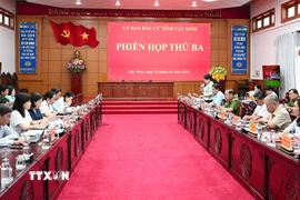 Quang cảnh phiên họp thứ 3 của Ủy ban Bầu cử tỉnh Tây Ninh. (Ảnh: Bùi Giang/TTXVN)