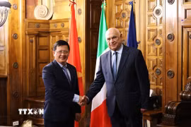 Bộ trưởng Tư pháp Italy Carlo Nordio tiếp Thứ trưởng Mai Lương Khôi. (Ảnh: Trường Dụy/TTXVN)