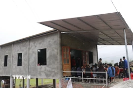 Những ngôi nhà kịp hoàn thiện trước Tết Nguyên đán Bính Ngọ, giúp người dân có thêm nhiều niềm vui với bữa cơm đầm ấm. (Ảnh: Đinh Thùy/TTXVN)