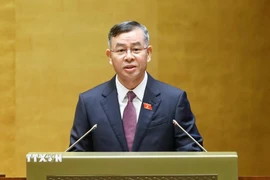 Tổng Kiểm toán Nhà nước Ngô Văn Tuấn trình bày Báo cáo về việc thực hiện một số nghị quyết của Quốc hội nhiệm kỳ khóa XIV và khóa XV về giám sát chuyên đề, chất vấn. (Ảnh: Doãn Tấn/TTXVN)