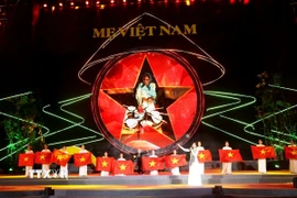 Chương trình nghệ thuật “Lòng mẹ-Mẹ Việt Nam” như một sự tri ân đến các Mẹ Việt Nam Anh hùng, những người mẹ được sử sách lưu danh và những người mẹ thầm lặng khác. (Ảnh: Võ Dung/TTXVN)
