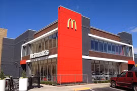 Chiến lược của McDonald's là duy trì mức giá thấp hơn so với các đối thủ cạnh tranh như Starbucks, Dutch Bros hay Sonic. (Nguồn: McDonald's)