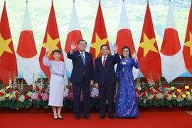 Thủ tướng Phạm Minh Chính và Thủ tướng Nhật Bản Ishiba Shigeru chụp ảnh chung trước hội đàm. (Ảnh: Dương Giang/TTXVN)