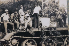 Bức ảnh ghi lại thời kỳ còn trong quân ngũ của ông Nguyễn Xuân Liêm. (Ảnh: Vũ Quang/TTXVN)