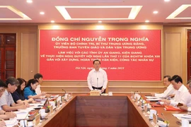 Trưởng Ban Tuyên giáo và Dân vận Trung ương Nguyễn Trọng Nghĩa phát biểu chỉ đạo buổi làm việc. (Ảnh: Phương Hoa/TTXVN)