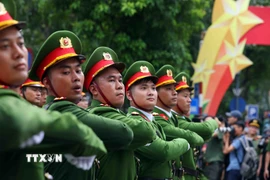 Màn diễu binh của khối Cảnh sát điều tra tội phạm ma túy. (Ảnh: Phạm Kiên/TTXVN)