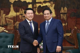 Thủ tướng Phạm Minh Chính tiếp ông Saleumxay Kommasith, Phó Thủ tướng, Trưởng Ban Cải cách Doanh nghiệp Lào. (Ảnh: Dương Giang/TTXVN)