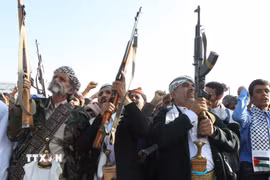 Các tay súng Houthi tại Sanaa, Yemen. (Ảnh: THX/TTXVN phát)