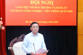 Đồng chí Trần Cẩm Tú, Ủy viên Bộ Chính trị, Thường trực Ban Bí thư, Trưởng Đoàn kiểm tra, giám sát số 12 của Bộ Chính trị chủ trì làm việc với Ban Thường vụ Đảng ủy Tập đoàn Viettel. (Ảnh: Phương Hoa/TTXVN)