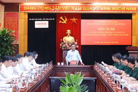 Đồng chí Trần Cẩm Tú, Ủy viên Bộ Chính trị, Thường trực Ban Bí thư, Trưởng Đoàn kiểm tra, giám sát số 12 của Bộ Chính trị phát biểu chỉ đạo hội nghị. (Ảnh: Phương Hoa/TTXVN)