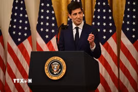 Tân Chủ tịch Cục Dự trữ Liên bang Mỹ Kevin Warsh phát biểu tại lễ tuyên thệ nhậm chức ở Washington DC., ngày 22/5/2026. (Ảnh: Anadolu Agency/TTXVN)