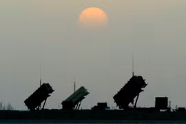 Khẩu đội tên lửa phòng không Patriot của Mỹ tại căn cứ không quân ở sa mạc miền Nam Iraq. (Ảnh: AFP/TTXVN)