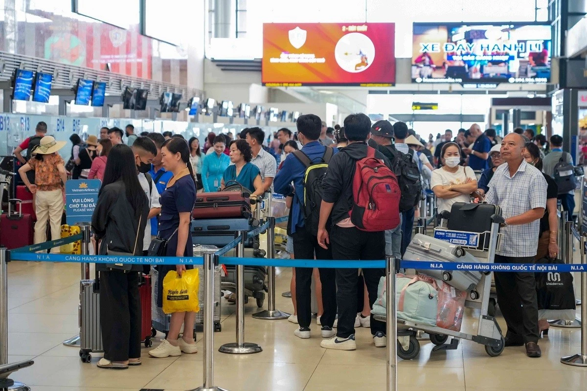 Sân bay Nội Bài dự kiến đón hơn 113.600 khách ngày cao điểm nghỉ lễ 30/4