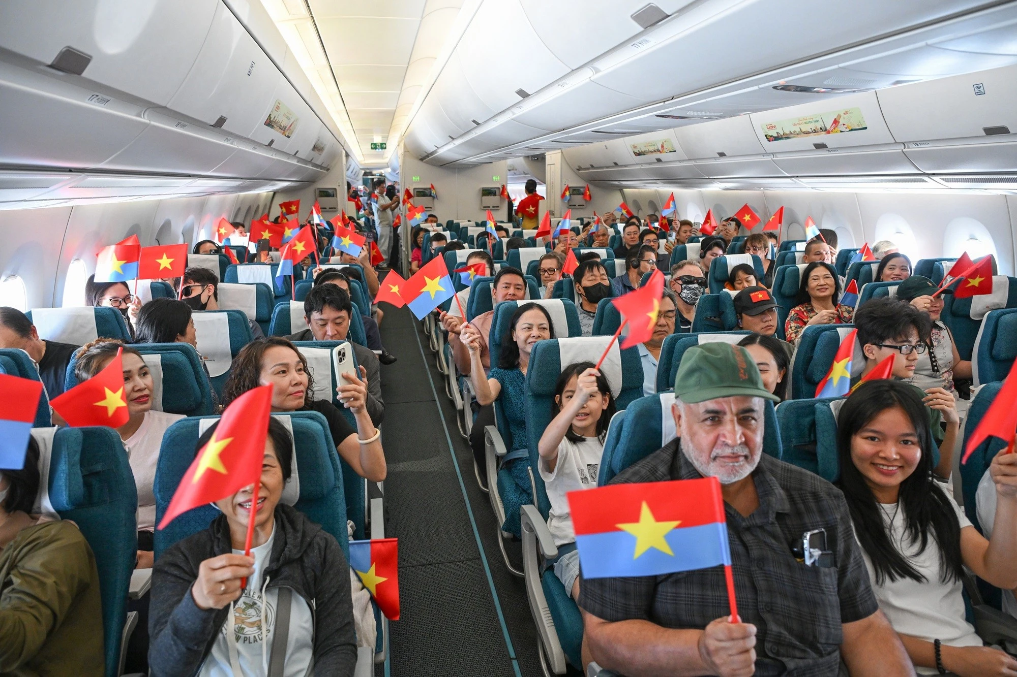 Vietnam Airlines thực hiện chuyến bay đặc biệt kỷ niệm Ngày Giải phóng miền Nam