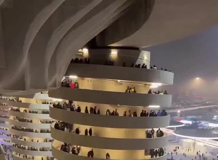 Ảo giác kỳ lạ từ hệ thống thang của sân San Siro ở Milan