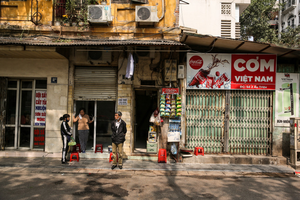 Nhằm đón Tết Nguyên đán Tân Sửu 2021 an toàn, Uỷ ban Nhân dân Hà Nội đã yêu cầu các đơn vị, ngành chức năng tăng cường công tác phòng, chống dịch COVID-19 trên địa bàn thành phố. (Ảnh: Minh Sơn/Vietnam+)