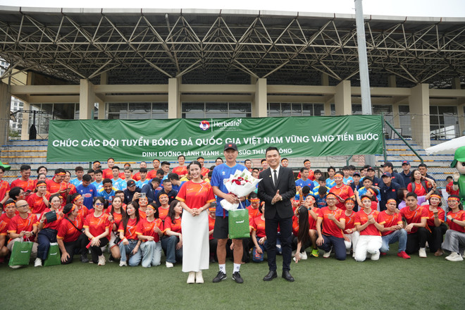 herbalife-chuc-doi-tuyen-bong-da-viet-nam-thanh-cong-tai-mua-giai-2026.jpg