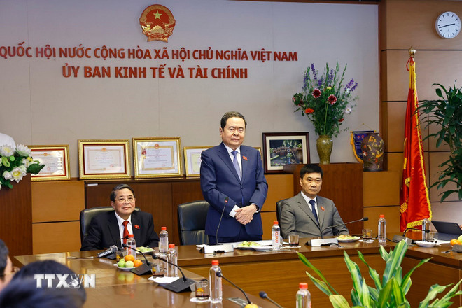 ttxvn-chu-tich-quoc-hoi-tran-thanh-man-gap-mat-uy-ban-kinh-te-va-tai-chinh-8603320-2.jpg
