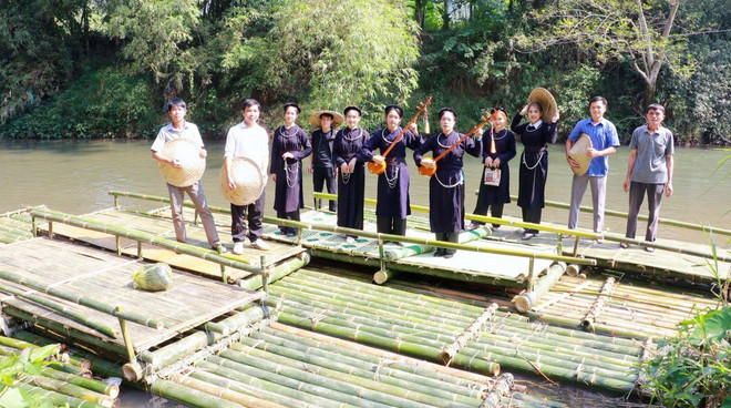 Deretter sangopptreden for besøkende. (Foto: VOV) pac-ngoi2.jpg