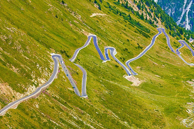 (Ảnh: Getty images) deo-2stelvio.jpg
