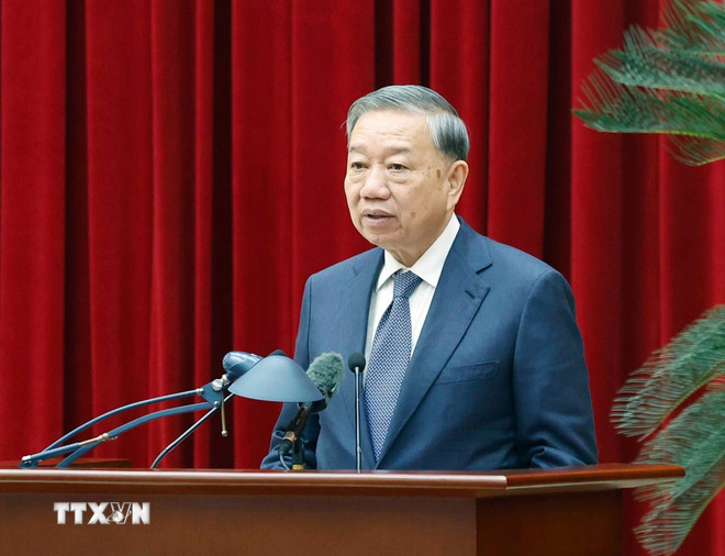 O secretário-geral To Lam faz um discurso. (Foto: Thong Nhat/VNA) ttxvn-hoi-nghi-toan-quoc-tong-ket-cong-tac-phong-chong-tham-nhung-lang-phi-tieu-cuc-nhiem-ky-dai-hoi-xiii-8464166-9.jpg