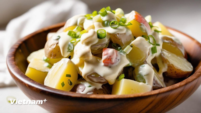 (Ảnh: Vietnam+) vnp-salad-khoai-tay.jpg