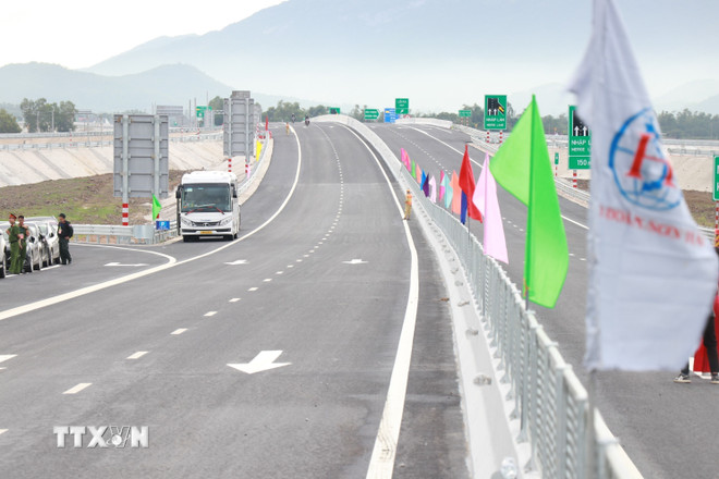 ttxvn-thong-xe-ky-thuat-20km-dau-tuyen-thanh-phan-1-cao-toc-khanh-hoa-buon-ma-thuot-8481558-2.jpg