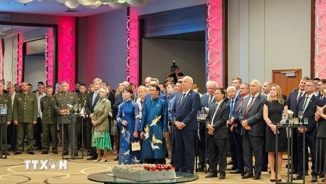 ttxvn-dai-su-quan-viet-nam-tai-belarus-chieu-dai-ky-niem-80-nam-quoc-khanh-8274475.jpg