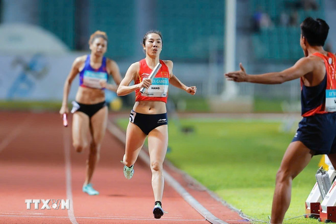 ttxvn-sea-games-33-dien-kinh-viet-nam-gianh-hcv-noi-dung-hon-hop-nam-nu-4x100m-pha-ky-luc-sea-games-8469749-5.jpg
