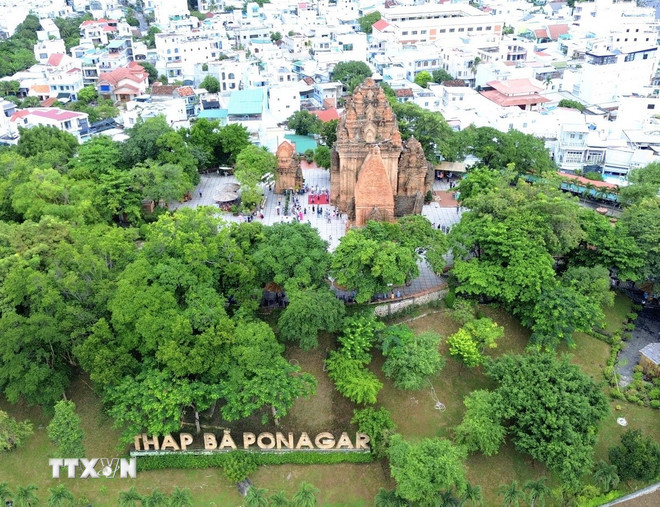 विशेष राष्ट्रीय अवशेष पो नगर टॉवर (उत्तरी न्हा ट्रांग वार्ड) खान होआ के प्रसिद्ध स्थलों में से एक है। (फोटो: गुयेन थान/वीएनए) ttxvn-nang-cao-trai-nghiem-cho-du-khach-8329334.jpg