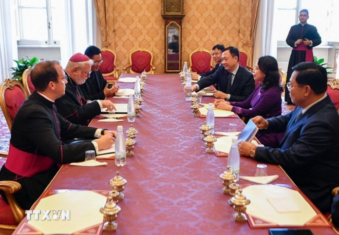 Phó Chủ tịch nước Võ Thị Ánh Xuân gặp Bộ trưởng Ngoại giao Vatican Paul Richard Gallagher. (Ảnh: TTXVN phát) ttxvn-tiem-nang-phat-trien-quan-he-viet-nam-vatican-8123837.jpg
