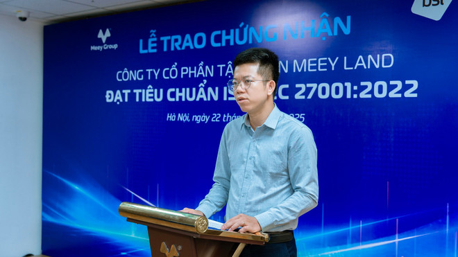 Bapak Nguyen Manh Quynh, Wakil Sekretaris Jenderal VARS, memberikan pidato pada upacara tersebut. anh-2-6.jpg