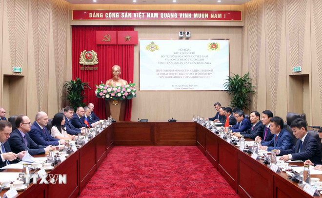 ttxvn-bo-truong-bo-cong-an-viet-nam-hoi-dam-voi-bo-truong-bo-tinh-trang-khan-cap-lien-bang-nga-8622676.jpg