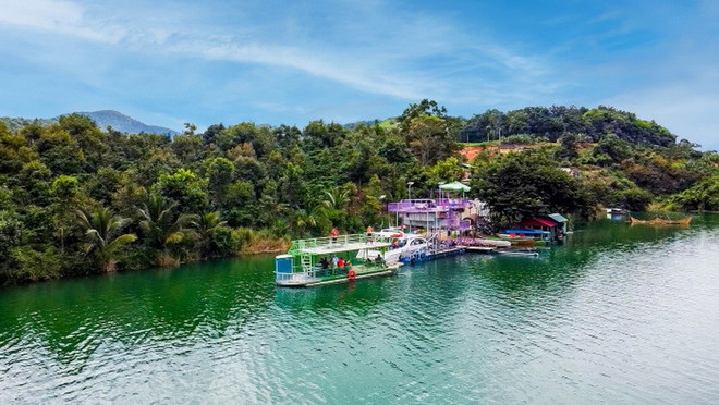 Τουριστικά αξιοθέατα στη λίμνη Χαμ Τουάν. (Φωτογραφία: Εφημερίδα Lam Dong) ho-ham-thuan2.jpg