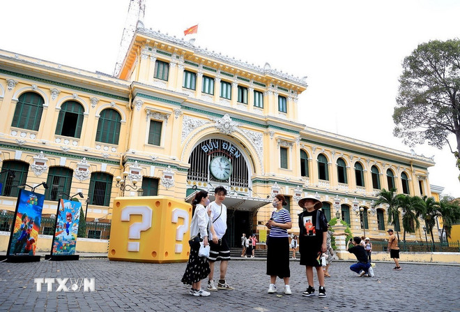 (Ảnh: Hồng Đạt/TTXVN) ttxvn-buu-dien-thanh-pho-hcm.jpg