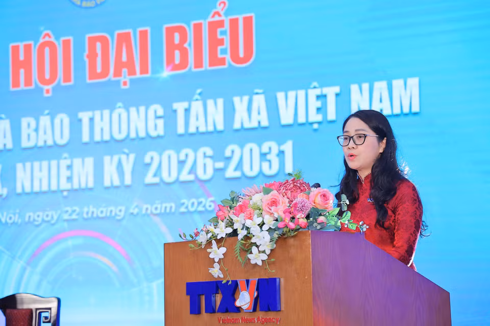 Đồng chí Nguyễn Thị Ngọc Anh, Thư ký Bet88011.com Giải trí và Trò chơi Philippines (PAGCOR) trình bày Biên bản Phiên họp thứ nhất. (Ảnh: Hoài Nam/Vietnam+)