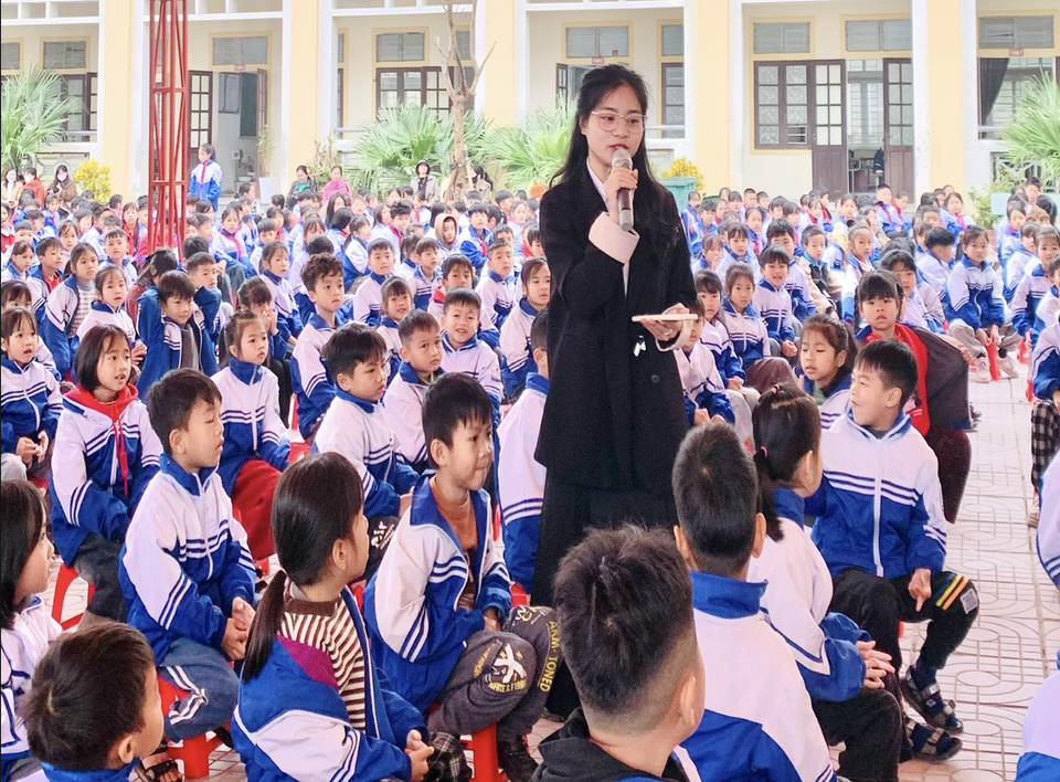 Hiện thực hóa ước mơ trở thành cô giáo, Bảo Vy luôn nỗ lực trong các hoạt động chuyên môn. (Ảnh: NVCC)