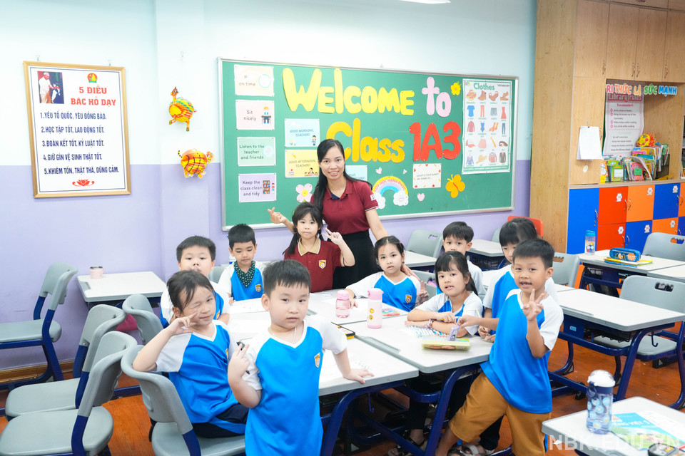 Nhà trường đã phân công các thầy cô giáo quản lý, trông coi học sinh đảm bảo an toàn như ở nhà để phụ huynh yên tâm. (Ảnh: Nhà trường cung cấp/Vietnam+)