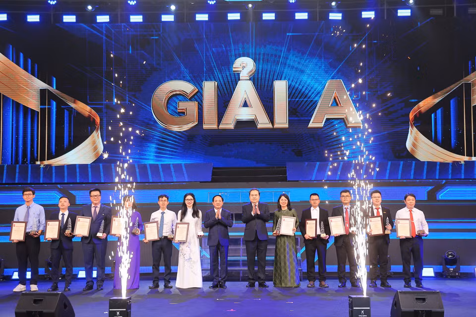 Các tác giả đoạt giải A. (Ảnh: Hoài Nam/Vietnam+)