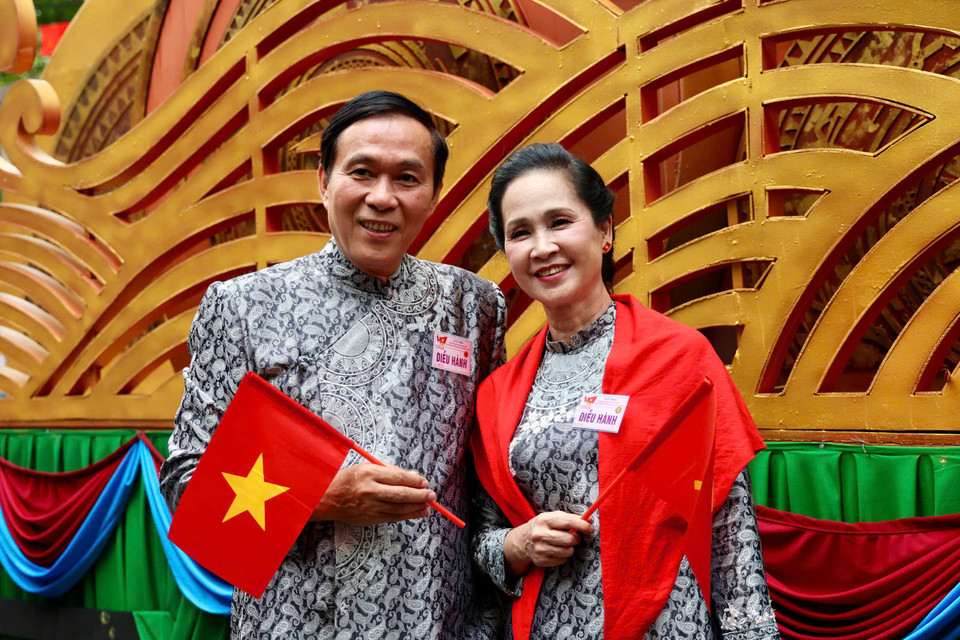 Vợ chồng Nghệ sỹ Nhân dân Lan Hương và Nghệ sỹ ưu tú Đỗ Kỷ. (Ảnh: Hồng Kiều/Vietnam+)