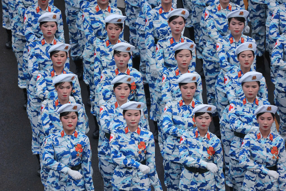 Hình ảnh các nữ chiến sỹ quân y với màu trang phục nổi bật. (Ảnh: Hoài Nam/Vietnam+)