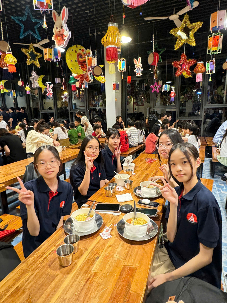 Trường Marie Curie cũng có khá đông học sinh ở lại trường. (Ảnh: PV/Vietnam+)