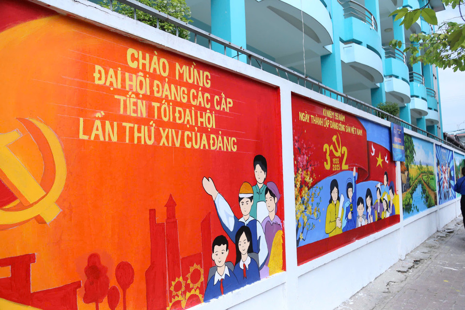 Con đường được mang diện mạo mới khang trang, sạch đẹp và ý nghĩa. (Ảnh: PV/Vietnam+)