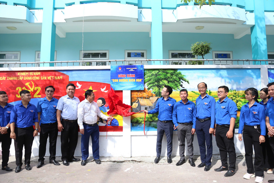 Công trình Con đường bích hoạ được chính thức khánh thành. (Ảnh: PV/Vietnam+)