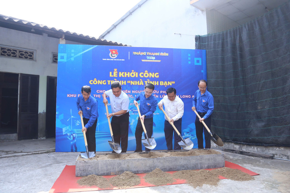 Trong khuôn khổ lễ khởi động Tháng Thanh niên, công trình Nhà tình bạn cũng được động thổ. (Ảnh: PV/Vietnam+)