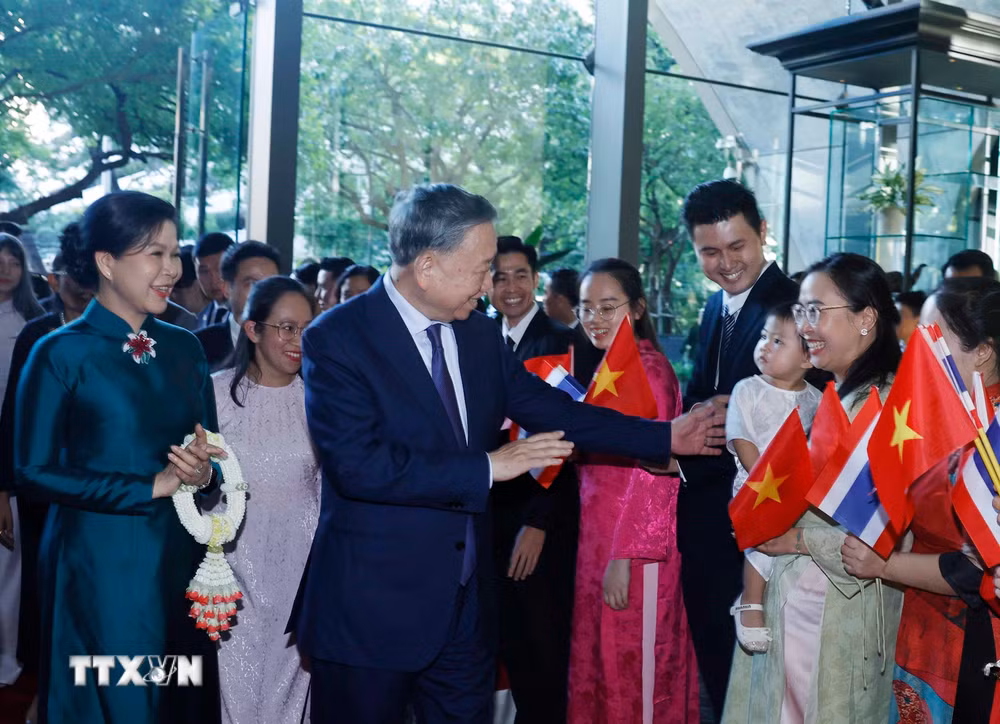 ttxvn-tong-bi-thu-chu-tich-nuoc-to-lam-va-phu-nhan-den-thu-do-bangkok-8788433-1.jpg