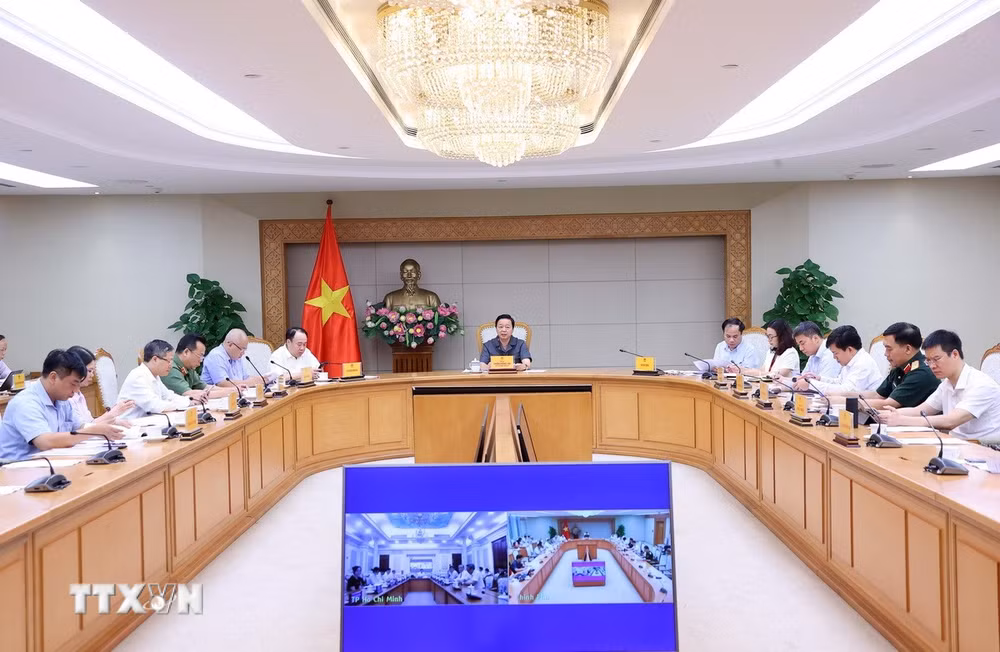 ttxvn-thu-tuong-tran-hong-ha-hop-ve-phat-trien-nha-o-xa-hoi-8295601.jpg