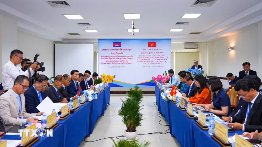 ttxvn-viet-nam-campuchia-thong-nhat-trien-khai-van-tai-lien-van-quoc-te-qua-cap-cua-khau-tan-nam-meun-chey-8887046-2.jpg