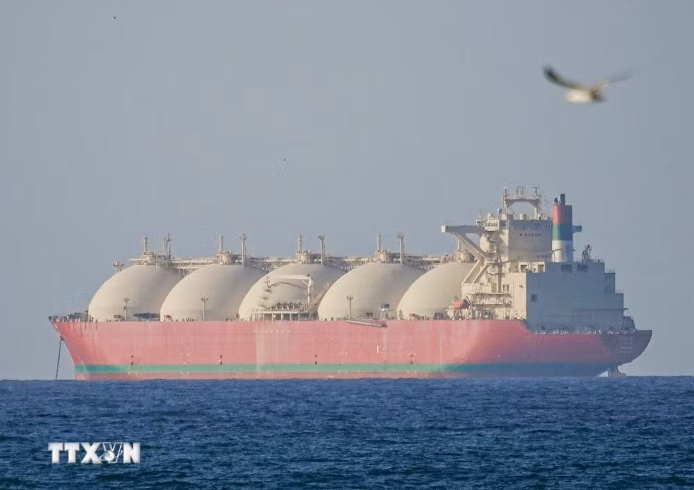 ttxvn-eo-bien-hormuz-lai-bi-dinh-chi-8689576.jpg